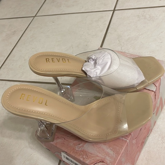 Cute clear heeled clear strap shoes size 8 - Picture 3 of 3